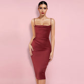 Ärmelloses, schlichtes, figurbetontes Overknee-Kleid mit Trägern